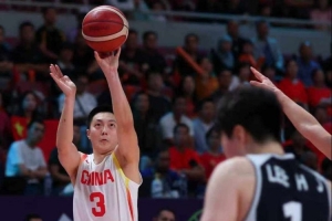 kaiyun-媒体人：期待胡明轩的表现 现在不是给一个球员下结论的时候