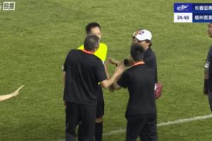 开云官网-跪了！梅州禁区倒地没吹后亚泰破门，梅州工作人员激动向主裁下跪