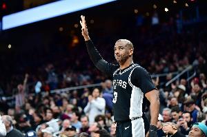 开云平台-老炮！保罗15投7中得到17分5板8助 末节5中3独得8分3板3助