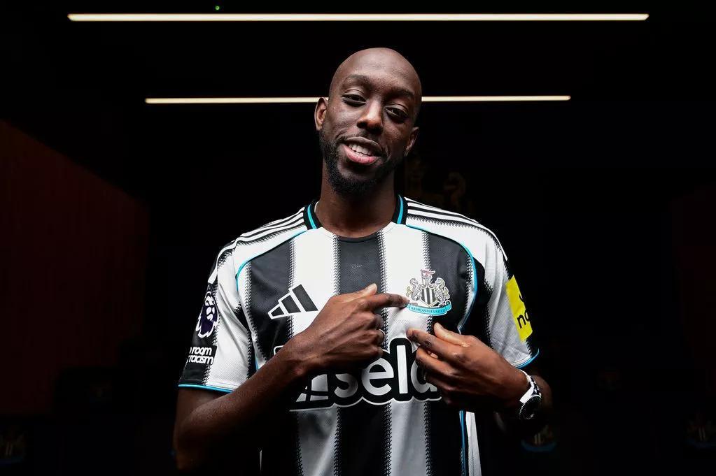 开云官网-天空:纽卡在转会窗口关闭前最后30秒才完成维萨的转会