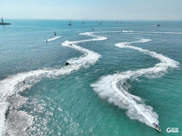 浮山湾上演“海上F1”！全国顶尖骑手驰骋青岛，共鉴水上极速盛宴