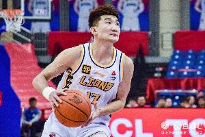 开云平台-不着急慢慢来！孙铭徽复出14分钟 5中1拿到4分3板2助&amp;正负值+12