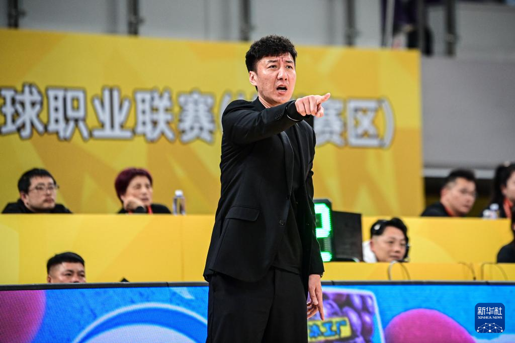 开云登录-下课主帅+1！韩硕辞任四川男篮主教练，本赛季至今无一胜绩