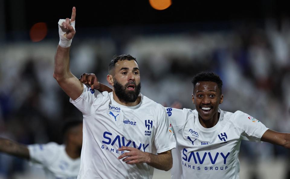 开云官网-戴帽+独造4球!38岁本泽马完美首秀:率队6-0终结3连平,3分领跑